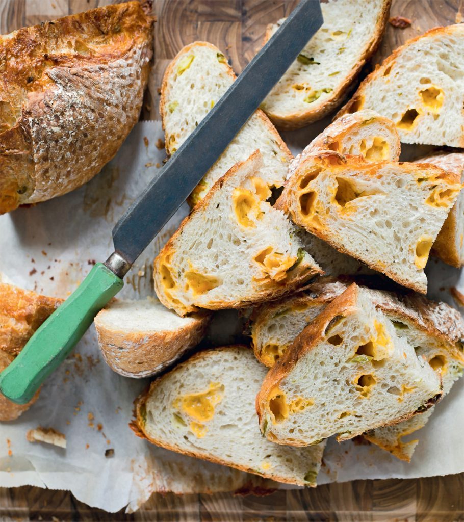 Artisan Sourdough Made Simple: A Beginner's Guide to Delicious Handcrafted Bread with Minimal Kneading