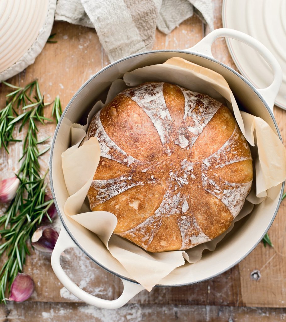 Artisan Sourdough Made Simple: A Beginner's Guide to Delicious Handcrafted Bread with Minimal Kneading