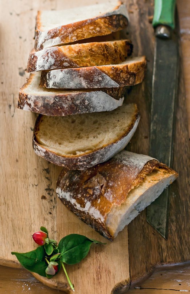 Artisan Sourdough Made Simple: A Beginner's Guide to Delicious Handcrafted Bread with Minimal Kneading