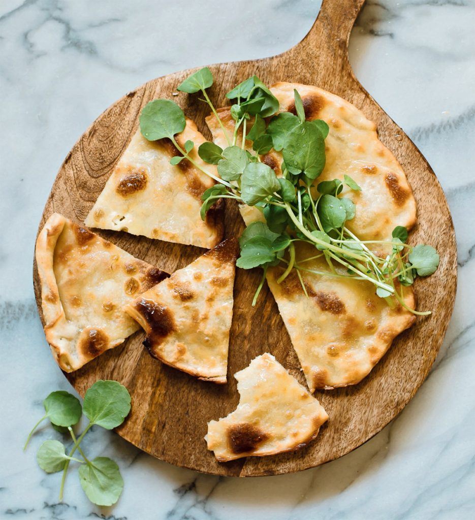 Artisan Sourdough Made Simple: A Beginner's Guide to Delicious Handcrafted Bread with Minimal Kneading